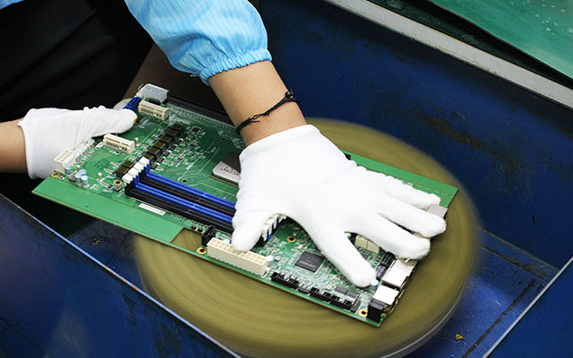 龍芯3A6000：開啟國產(chǎn)工控主板“芯”時(shí)代