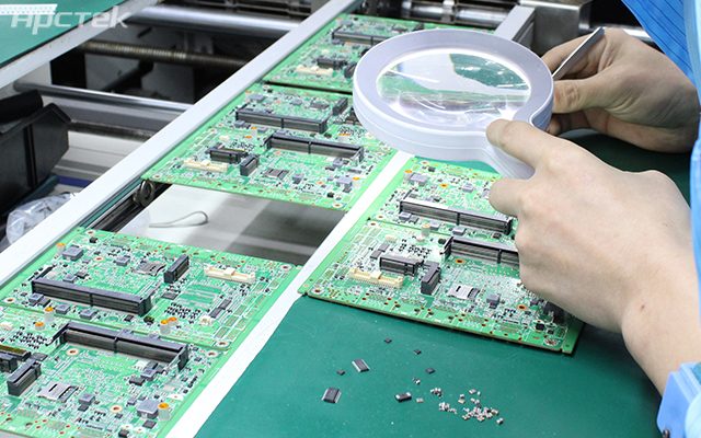 龍芯工控主板：大尺寸設(shè)計支持更多擴展功能(圖1)